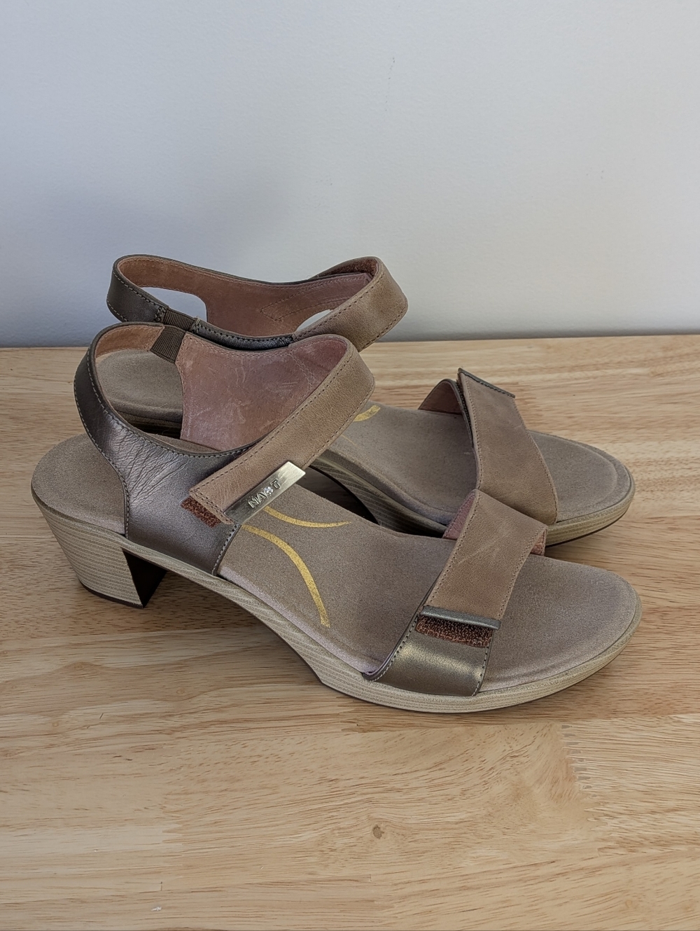 Naot Intact Leather Strappy Healed Sandal Size 40/9 Comfort